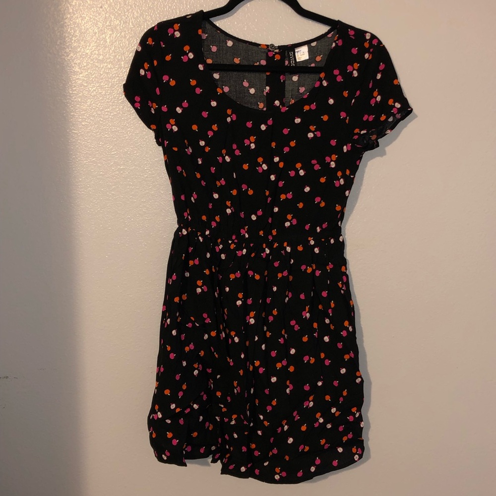 Short-sleeved apple printed dress
